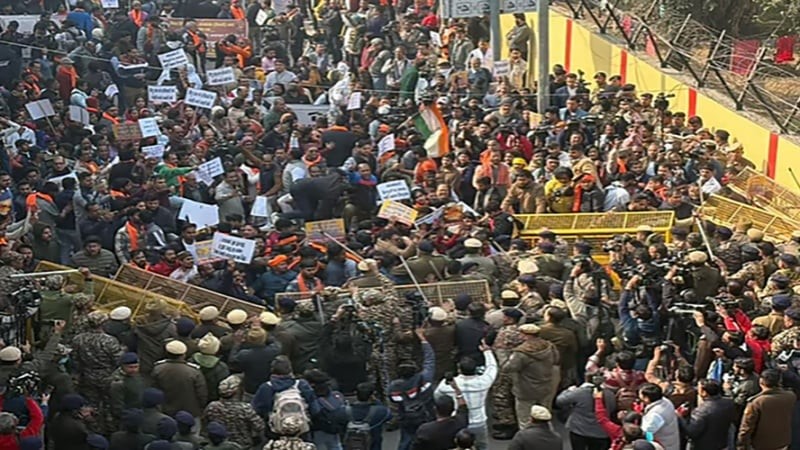 নয়াদিল্লিতে বাংলাদেশ হাইকমিশনের সামনে হিন্দুত্ববাদী সংগঠনগুলোর বিক্ষোভ